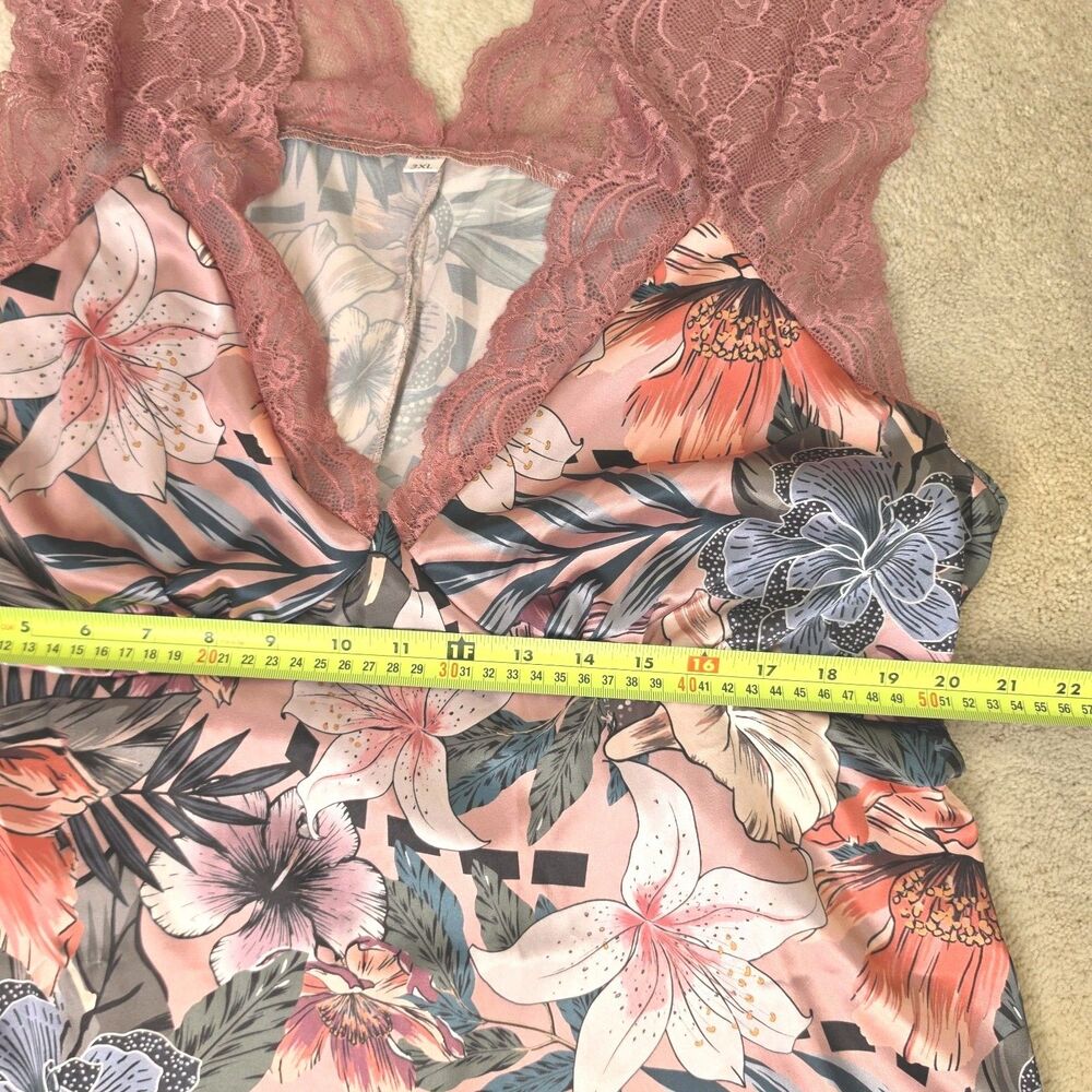 Fitted Styl Romantic Multi-Floral Satin Feel& Lace V-Neck Long Nightgown Size 3X - Picture 6 of 8